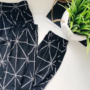 Old Navy Black Geometric Cropped Pants